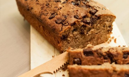 Banana bread with oat flakes