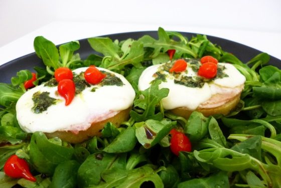 Polenta, mozzarella & basil crostini