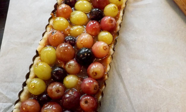 Vegan caramelized grapes pie