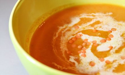 Soupe de lentilles corail, carottes, curry et lait de coco