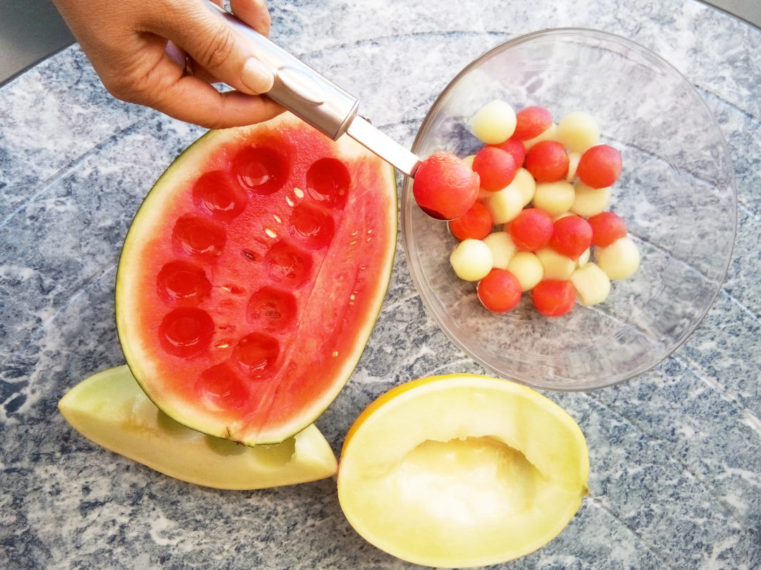 Homemade summer fruits ice cubes Lundi Veggie