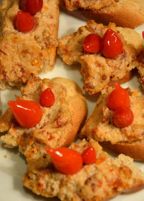 Cashew nut spread with dried tomatoes, sweety red drop pepper
