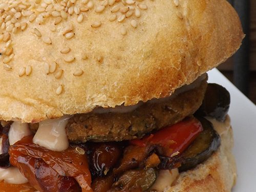 Veggie Burger, home made buns, vegetal chickpeas steak